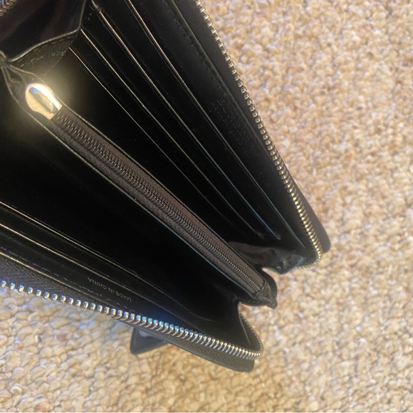 Authentic Burberry Nova check ziggy wallet with black trim - Picture 4 of 5